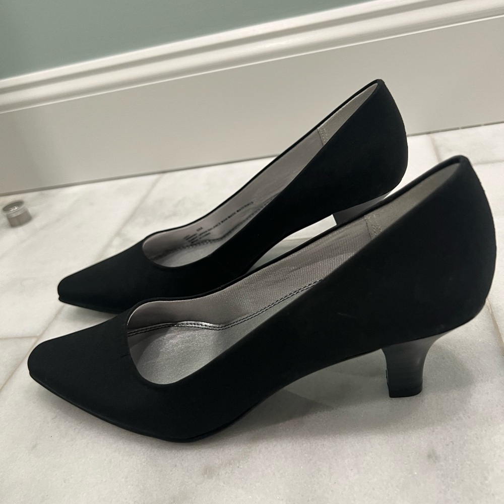 LifeStride black fabric pumps featuring the brand's "Soft System" comfort tech